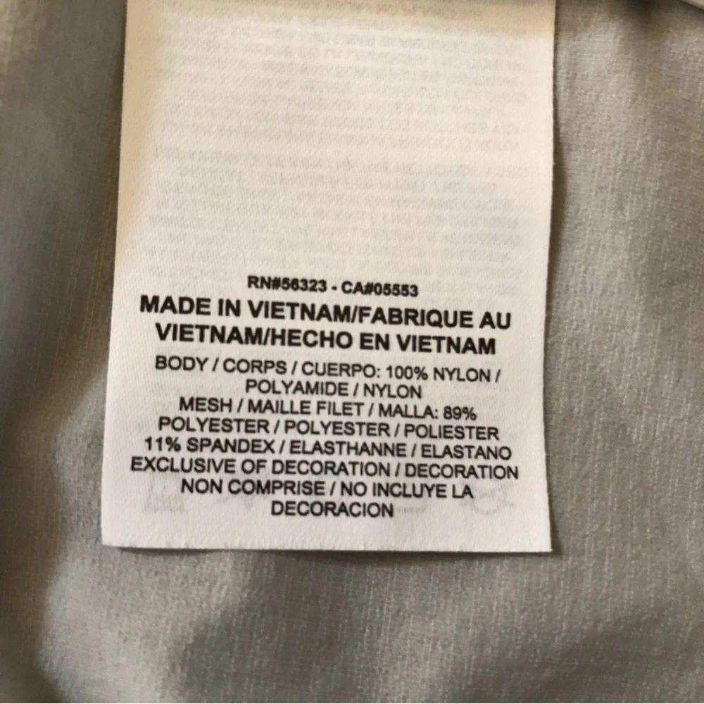 ⭐️NEW⭐️ Nike Shield Crop Running Jacket Women - Picture 9 of 14